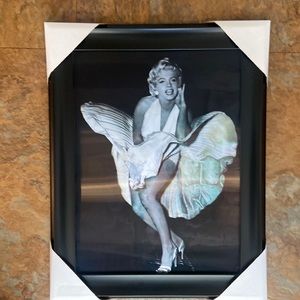 3D picture in frame of Marilyn Monroe. 3 pictures with multiple views